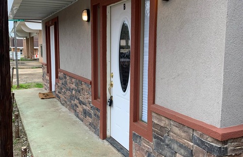 Hemphill Apartamento | Apartamento de pequeña eficiencia en la comunidad tranquila del lago