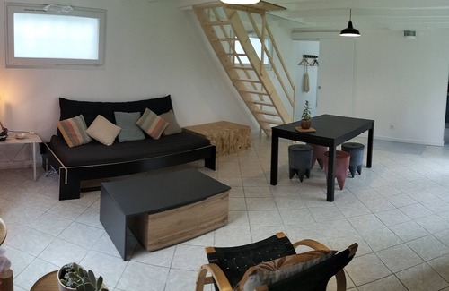 Plougoumelen Casa | Small green house near the sea