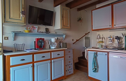 Portiragnes-Plage Casa | Small house 300 m from the beach with terrace and shared swimming pool, secure residence