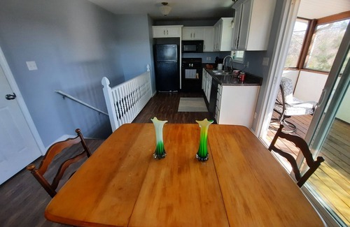 Mount Vernon Casa | Small house with lake view 5 minutes to I-75 and Renfro Valley.