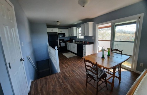 Mount Vernon Casa | Small house with lake view 5 minutes to I-75 and Renfro Valley.