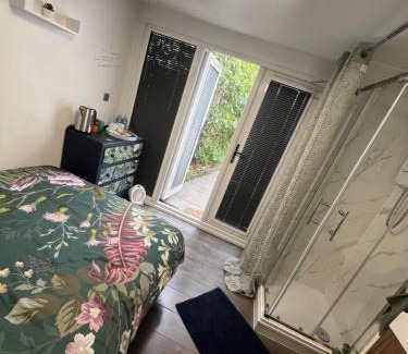 Henley Cama Y Desayuno | Small quirky studio