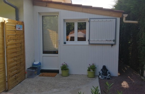 Biganos Casa | Small house adjoining the main house