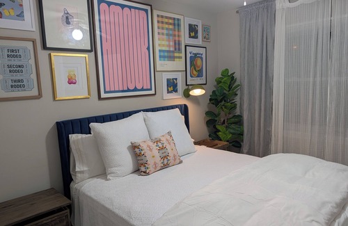 North Charlotte Casa | Small Space, BIG Personality in Charlotte w/ King + Queen bed, Pet Friendly