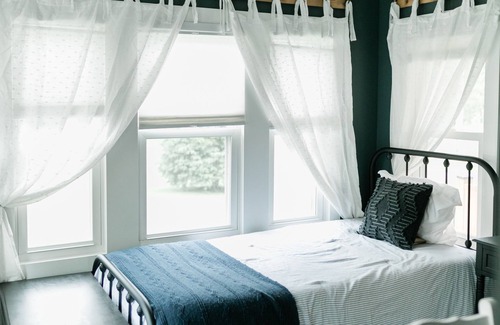 Newark Otro | Small town comfort in modern farmhouse