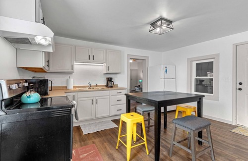 Oconto Casa | Small Town Retreat- 5br- Movie Theater Room