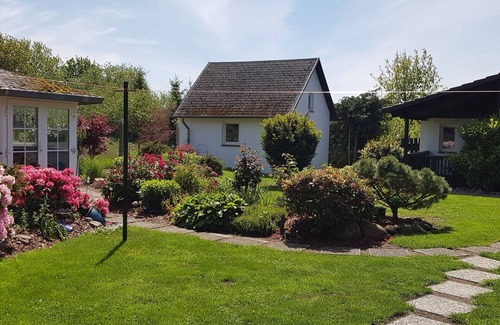 Polchow Apartamento | Small vacation cottage - lovingly managed pension in Neddesitz on Rügen