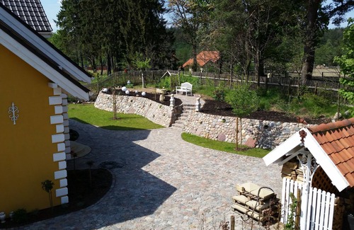 Swieta Lipka Apartamento | Pequeña villa amarilla en Masuria (apartamento OST en el ático)