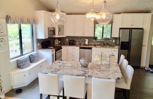 High Point Casa | Smith Mountain Lake Waterfront Home W / Hot Tub y Diversión en el agua Extras incluidos