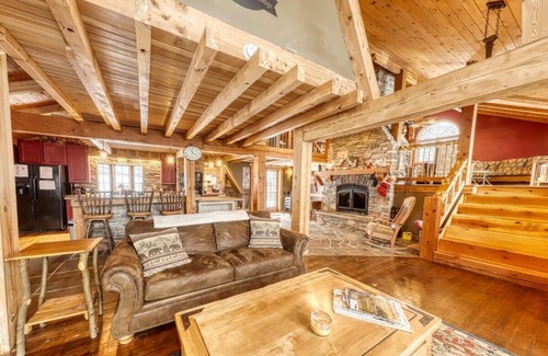 Great Valley Casa | Smokey Valley Lodge 2 Bedroom Home by Redawning