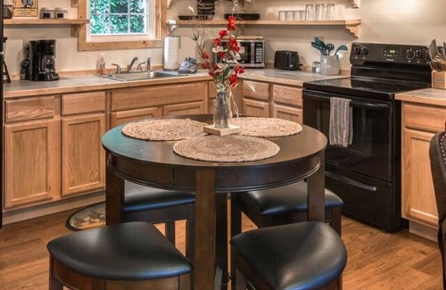 Cherokee Cabina | Smoky Mountain Basecamp ~ 5 Mins to Harrah Casino