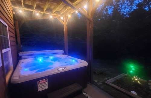 Murphy Cabina | Smoky Mountain Cabin - HOT TUB - 2 Fireplaces - Fire Pit - Screened Deck