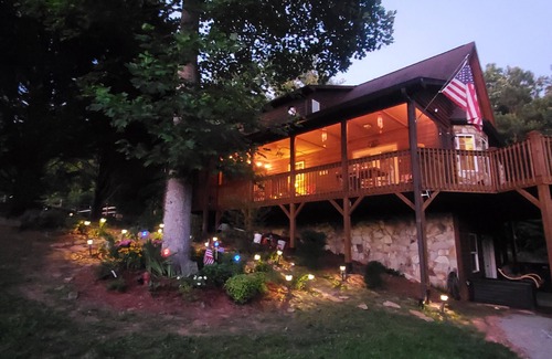 Murphy Cabina | Smoky Mountain Cabin - HOT TUB - 2 Fireplaces - Fire Pit - Screened Deck