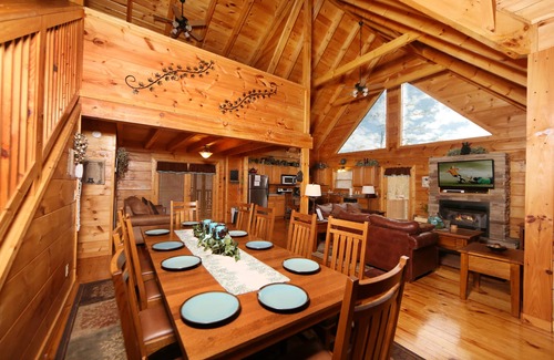 Gatlinburg - Pigeon Forge Cabina | Smoky Mountain Getaway - Five Bedroom Cabin