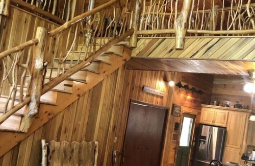 Franklin Cabina | Smoky Mtn Cabin - Hot Tub, Pool Table, Wrap Around Deck, 2x Fire Pits, Starlink