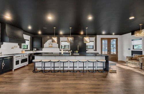 Wears Valley Cabina | Smoky Mtn Ultra Luxury Cabin, 8Bsleeps26, PS5,IndoorPool, Waterpark, Pool Table