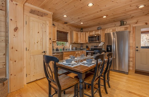 Gatlinburg - Pigeon Forge Cabina | Smoky Retreat