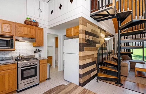 Jeffersonville Condominio | Smugglers' Notch Relaxing Mountainside Retreat