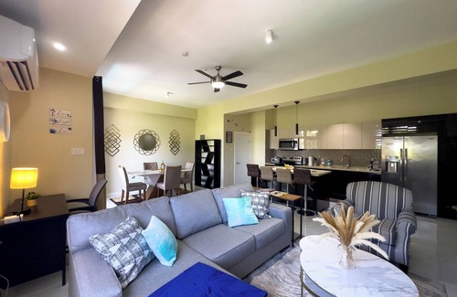 Saint Andrew Condominio | Smurfs Pad @ Mont Charles. Stylish 2-BDR Condo in a Prime Location in Kingston.