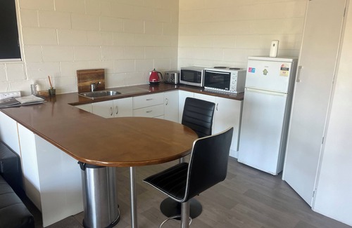 Omapere Apartamento | Sneezle Beezle Beach Apartment