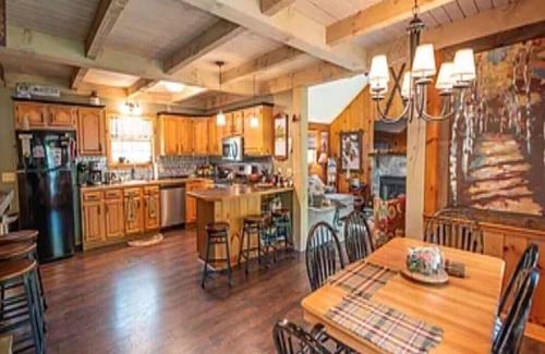West Dover Chalet De Esquí | Snow Owl Chalet - Dover, 4-Bd 3-Bth - 10 Min. - Mt Snow! Saltwater Hot Tub!