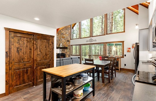 Williams Cabina | Snow Time Whimsical Forest Retreat for Family, Friends w/AC