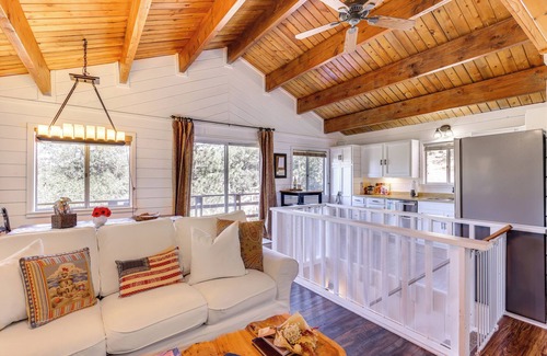 Arrowbear Lake Cabina | ‘Snow Valley Hideaway’ Arrowbear Lake Retreat