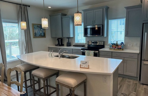 Ono Island Villa | NEW Welcome to La Dolce Vita, a spacious 3 story beauty located in Perdido Key