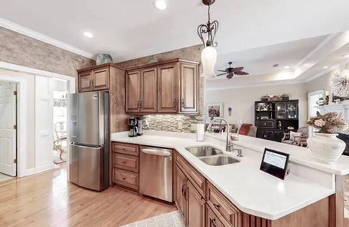 Langley Casa | SNOWBIRDS DELIGHT! 2 golf courses in Community - 18 & 9 hole. Escape the COLD