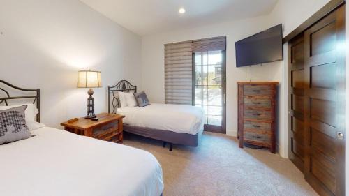 Mammoth Lakes Casa | Snowcreek Resort Vacation Rentals 1431 Boulder Creek Road
