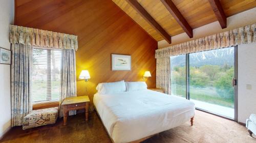 Mammoth Lakes Casa | Snowcreek Resort Vacation Rentals 99 Sanctuary