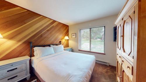 Mammoth Lakes Casa | Snowcreek Resort Vacation Rentals 99 Sanctuary
