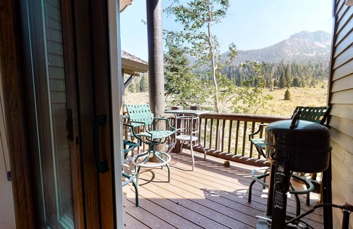 Mammoth Lakes Condominio | Snowcreek V 760 Pet-Friendly, Amazing Mountain Views, Private 2 Car Garage, Washer Dryer by RedAwning