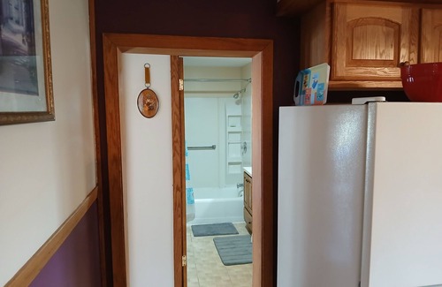 Republic Casa | Snowmobile, UTV trails, Fishing in a charming 3-bedroom house in Republic