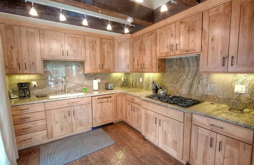 Black Bart Casa | Showshoe Chalet, cabaña remodelada con chimenea, capacidad para 8 (HCH0827)