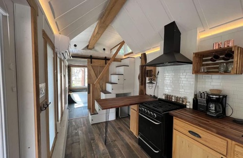 Drake Casa | Snowshoe Hare Tiny Home at The Woolly Bugger Inn