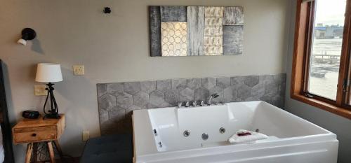 Sturgeon Bay Hotel | Snug Harbor Inn