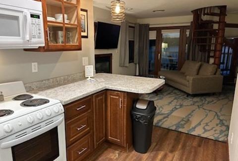 Sturgeon Bay Hotel | Snug Harbor Inn