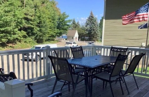 Macatawa Casa | Snug Harbor (Macatawa, Mi)- Walking distance to private Lake Michigan Beach