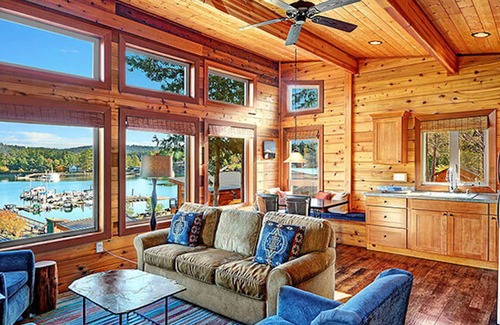 Friday Harbor Cabina | Snug Harbor Resort and Marina - Two Bedroom Water View Queen & Twin Beds