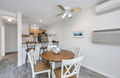 Napeague Apartamento | Snuggly Homey 2BR Beachside Home|TennisWiFiPKGPool