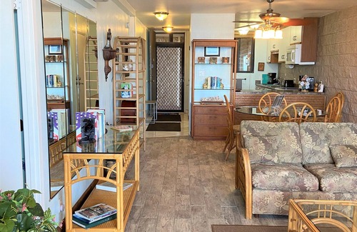 Maalaea Condominio | Desde $ 180 hasta 15 pasos hasta la arena, EN LA PLAYA, nada en frente, enorme Lanai, aire, piscina