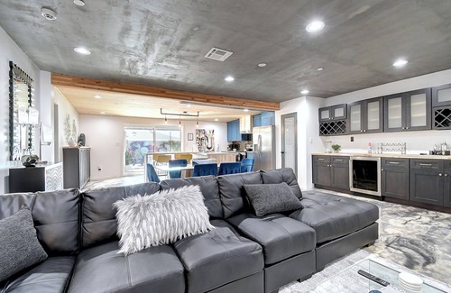 Cox Heights Casa | So Scottsdale Modern Bungalow w/ 6 Bdrms!