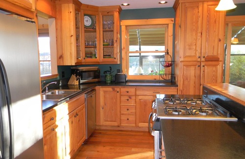 Alta Casa | Sumérjase en la bañera de hidromasaje, relájese junto a la chimenea o practique esquí X-C desde la puerta de atrás