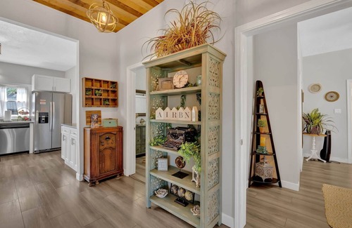 Bristol Casa | Bristol Abode-State St, Hot Tub, Firepit, Casino