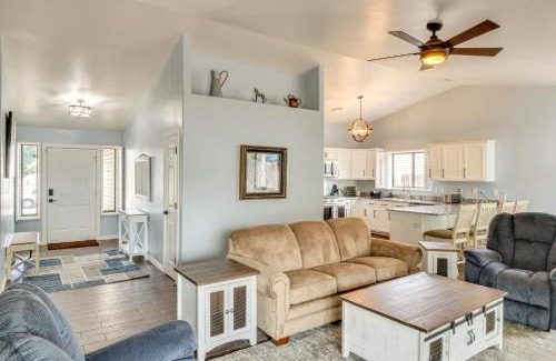 Show Low Casa | Soak Under Snowy Skies Show Low Home 3 Mi to Lake