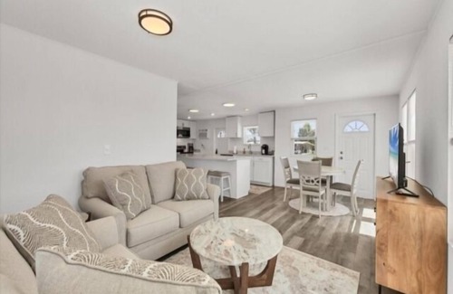 Grove City Casa | Soak up Florida Sunshine & be just 5 minutes to the beach! Affordable Luxury