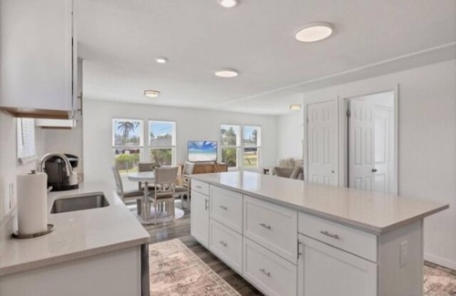 Grove City Casa | Soak up Florida Sunshine & be just 5 minutes to the beach! Affordable Luxury