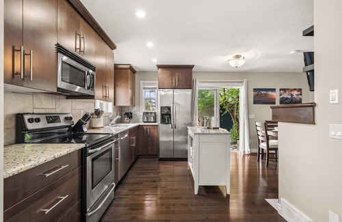 Bridgeland Casa | Social Haus Trendy 3BR Townhome in Bridgeland YYC