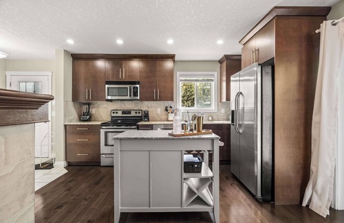 Bridgeland Casa | Social Haus Trendy 3BR Townhome in Bridgeland YYC